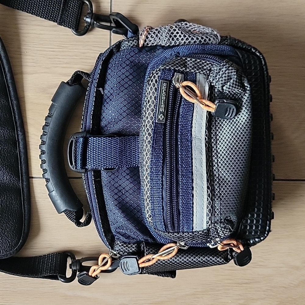 Samsonite (SB609BLU) Blue Multi-Pocket Digital Camera Bag